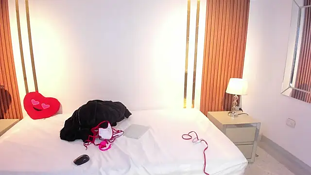 Snapshot of TylerBloom chatting on 11-03-25, 05:31 TylerBloom online show from 11-03-25, 05:31