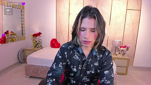 Snapshot of TylerBloom chatting on 12-01-25, 12:32 TylerBloom online show from 12-01-25, 12:32