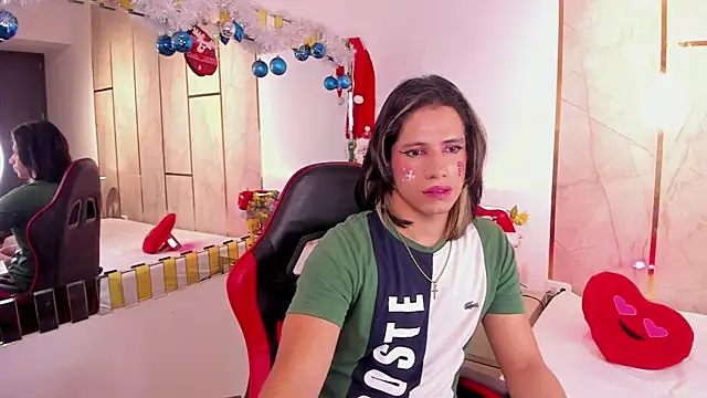 Snapshot of TylerBloom chatting on 12-15-25, 12:53 TylerBloom online show from 12-15-25, 12:53