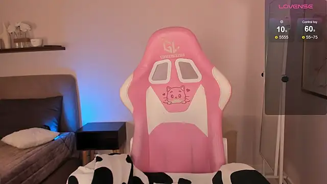 Snapshot of blue_nymph1 chatting on 10-07-25, 10:01 blue nymph1 online show from 10-07-25, 10:01