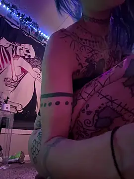 Snapshot of trashbrat chatting on 10-18-25, 06:16 trashbrat online show from 10-18-25, 06:16