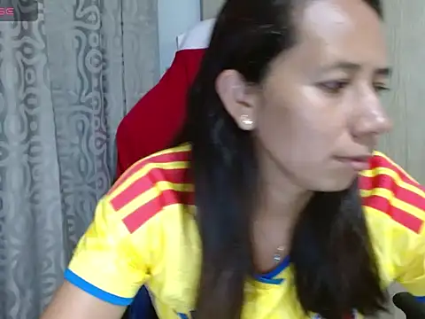 Danielagomez33 online show from 07-04-26, 02:07