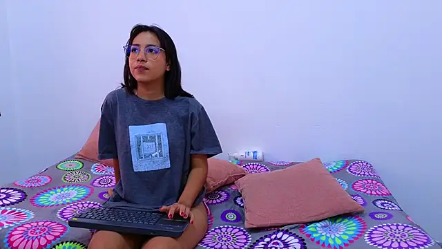 Ana and Leo online show from 01-23-25, 03:32