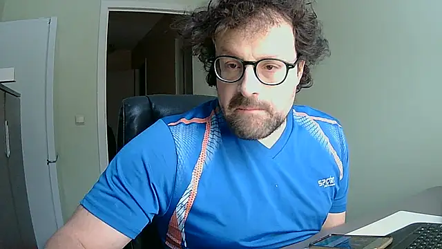 Snapshot of littlehairyman chatting on 01-06-26, 08:07 littlehairyman online show from 01-06-26, 08:07