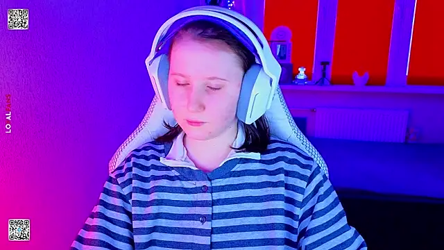 Snapshot of mon_lola chatting on 01-14-26, 01:39 mon lola online show from 01-14-26, 01:39