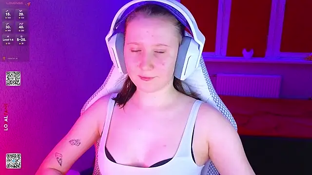 Snapshot of mon_lola chatting on 02-18-26, 05:09 mon lola online show from 02-18-26, 05:09