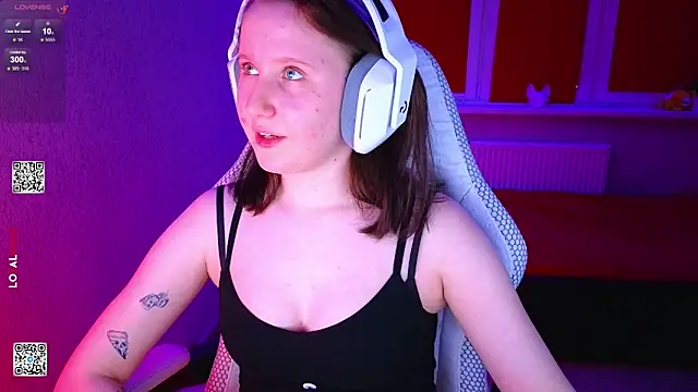 Snapshot of mon_lola chatting on 02-25-26, 03:54 mon lola online show from 02-25-26, 03:54