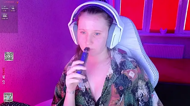 Snapshot of mon_lola chatting on 03-10-26, 02:11 mon lola online show from 03-10-26, 02:11