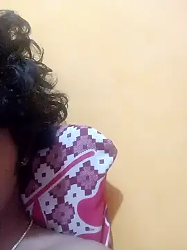 Snapshot of CosmicEmuu chatting on 01-08-25, 05:05 CosmicEmuu online show from 01-08-25, 05:05