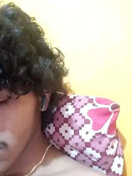 Snapshot of CosmicEmuu chatting on 02-03-25, 06:17 CosmicEmuu online show from 02-03-25, 06:17