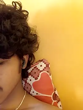 Snapshot of CosmicEmuu chatting on 02-14-25, 05:51 CosmicEmuu online show from 02-14-25, 05:51