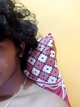 Snapshot of CosmicEmuu chatting on 02-27-25, 07:58 CosmicEmuu online show from 02-27-25, 07:58