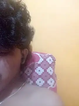 Snapshot of CosmicEmuu chatting on 10-14-25, 02:07 CosmicEmuu online show from 10-14-25, 02:07