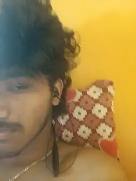 Snapshot of CosmicEmuu chatting on 11-16-25, 10:54 CosmicEmuu online show from 11-16-25, 10:54