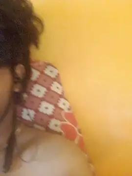 Snapshot of CosmicEmuu chatting on 11-21-25, 11:20 CosmicEmuu online show from 11-21-25, 11:20