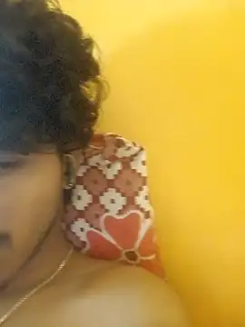 Snapshot of CosmicEmuu chatting on 01-08-26, 09:22 CosmicEmuu online show from 01-08-26, 09:22