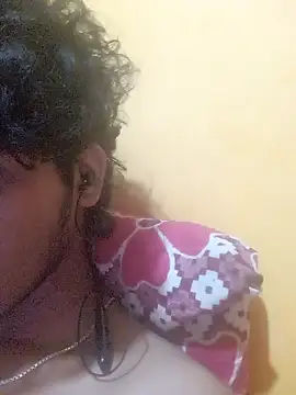 Snapshot of CosmicEmuu chatting on 02-26-26, 07:13 CosmicEmuu online show from 02-26-26, 07:13