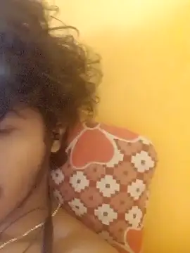 Snapshot of CosmicEmuu chatting on 03-15-26, 06:30 CosmicEmuu online show from 03-15-26, 06:30