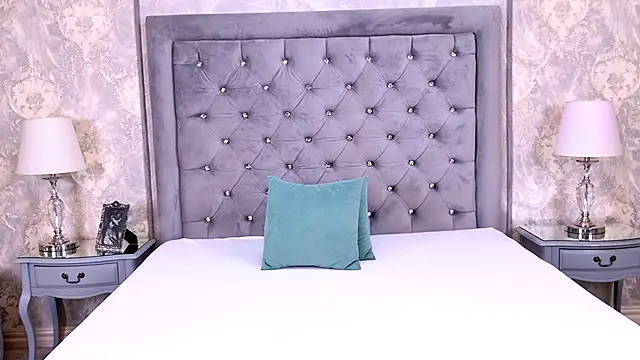 LexiRiley online show from 12-04-25, 06:12