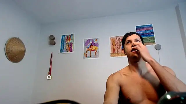 Snapshot of HOTLATINO2025 chatting on 10-07-25, 03:53 HOTLATINO2025 online show from 10-07-25, 03:53