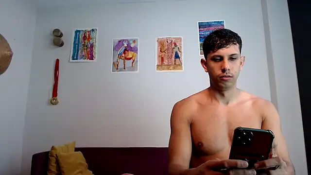 Snapshot of HOTLATINO2025 chatting on 10-20-25, 04:29 HOTLATINO2025 online show from 10-20-25, 04:29
