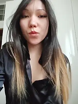 Snapshot of LoveFoxyQueen chatting on 03-27-26, 03:12 LoveFoxyQueen online show from 03-27-26, 03:12