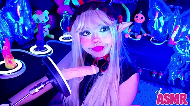 LaytonBox online show from 11-16-25, 04:45