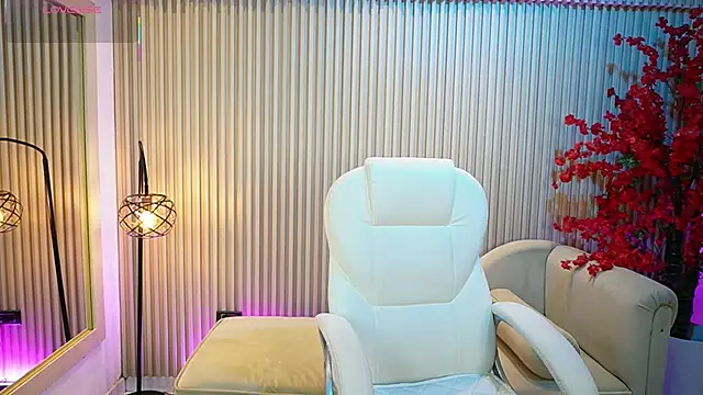 Snapshot of Emma_Walkerr_ chatting on 09-18-25, 07:05 Emma Walkerr online show from 09-18-25, 07:05