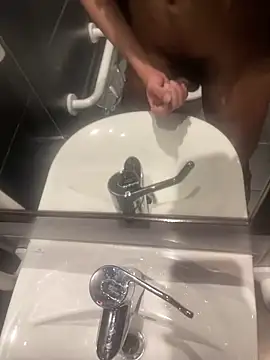 Snapshot of mdnn77 chatting on 12-23-25, 02:42 mdnn77 online show from 12-23-25, 02:42