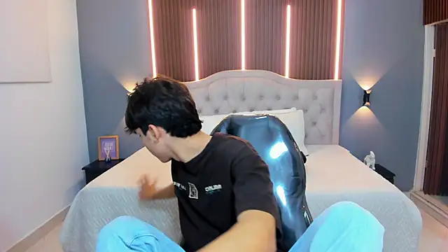 Tommy18   online show from 09-30-25, 03:44