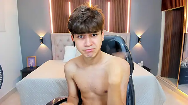 Tommy18   online show from 10-01-25, 03:23