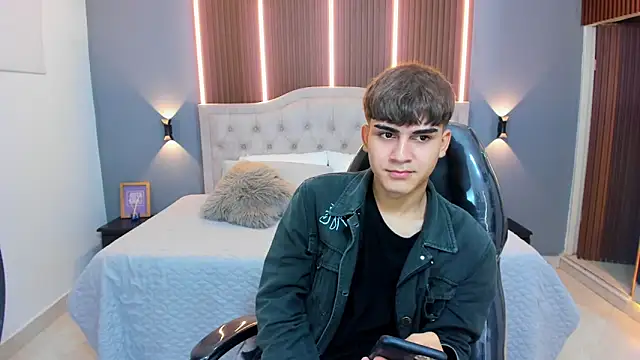 Tommy18   online show from 10-05-25, 03:38