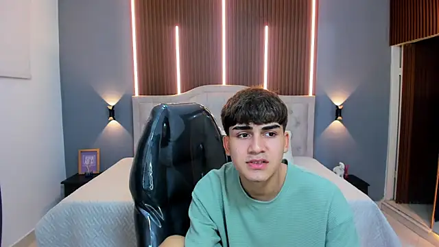 Tommy18   online show from 10-10-25, 03:27