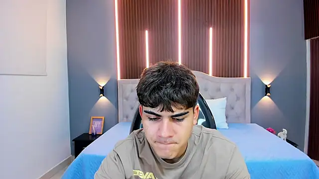 Tommy18   online show from 11-08-25, 03:29