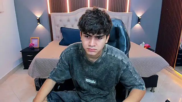 Tommy18   online show from 04-01-26, 03:40