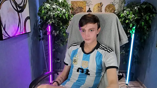 Snapshot of John_Weasley chatting on 10-18-25, 06:05 John Weasley online show from 10-18-25, 06:05