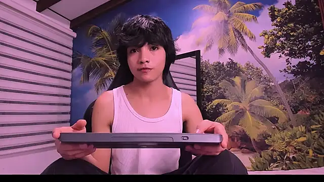 AllanYong18 online show from 02-02-25, 03:32