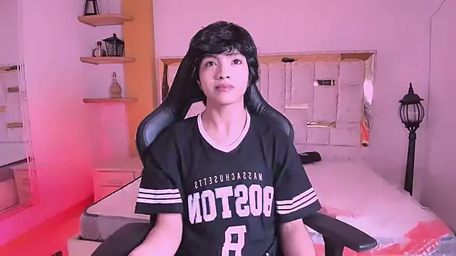 AllanYong18 online show from 03-01-25, 01:53