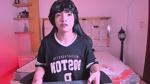 AllanYong18 online show from 03-01-25, 04:58