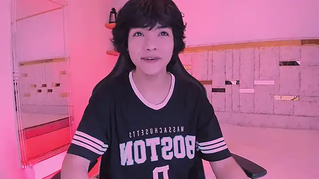 AllanYong18 online show from 03-11-25, 10:18