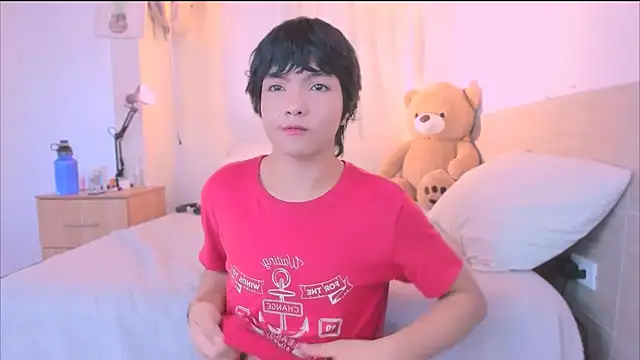 AllanYong18 online show from 10-05-25, 01:53