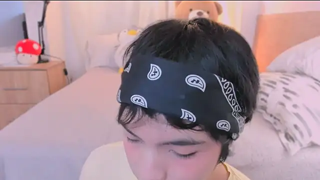 AllanYong18 online show from 03-06-26, 12:12