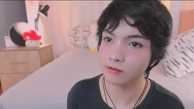 AllanYong18 online show from 03-10-26, 09:36