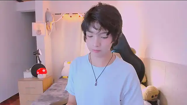 AllanYong18 online show from 04-19-26, 04:23