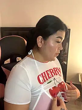 Snapshot of karla_hotgirl chatting on 09-19-25, 01:18 karla hotgirl online show from 09-19-25, 01:18