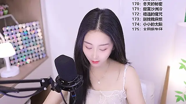 Snapshot of Muzi-sing chatting on 05-14-26, 10:11 Muzi-sing online show from 05-14-26, 10:11