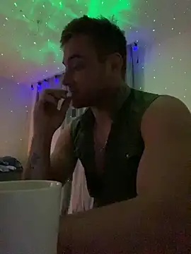 Snapshot of viamen chatting on 01-11-25, 04:14 viamen online show from 01-11-25, 04:14