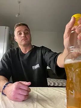 Snapshot of viamen chatting on 10-11-25, 03:43 viamen online show from 10-11-25, 03:43