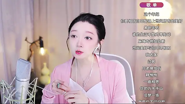 Snapshot of Zoe-99 chatting on 04-23-26, 12:15 Zoe-99 online show from 04-23-26, 12:15