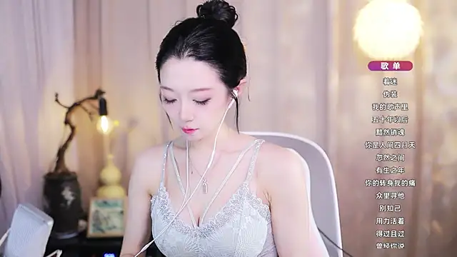 Snapshot of Zoe-99 chatting on 05-17-26, 06:33 Zoe-99 online show from 05-17-26, 06:33